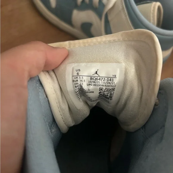 Nike Air Jordan Sneakers Blue and White - Picture 4 of 4